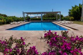 Captivating House with Shared Pool and Central Location in Gumusluk, Bodrum